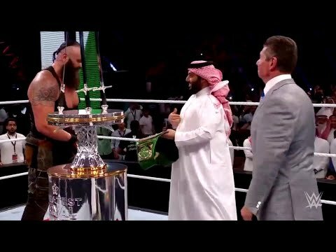 لحظة تتويج "تركي آل الشيخ"للفائز ببطولة الرويال رامبا WWE